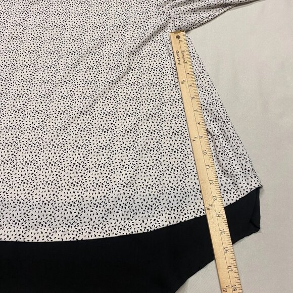 Adrianna Papell Blouse Womens 1X White Black Stretch Shark Hem Pullover Career - Picture 4 of 9
